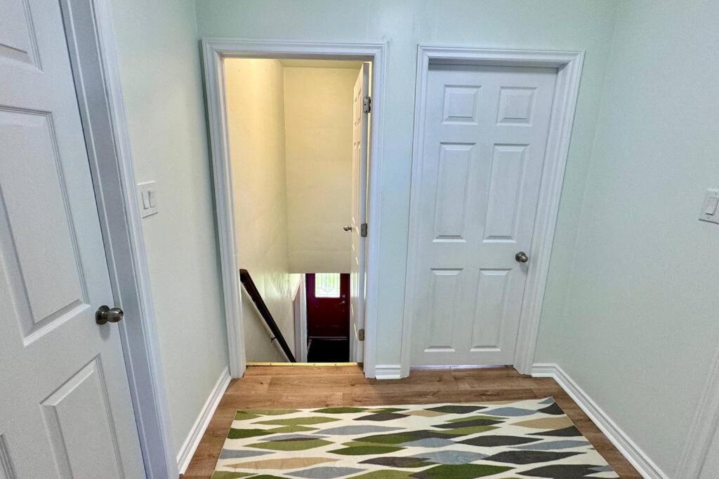 Near The Falls Two Bedroom - 5 Min Walk To Clifton Niagarawatervallen Buitenkant foto