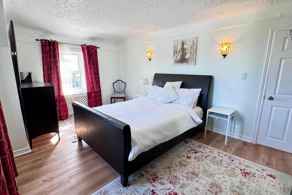 Near The Falls Two Bedroom - 5 Min Walk To Clifton Niagarawatervallen Buitenkant foto