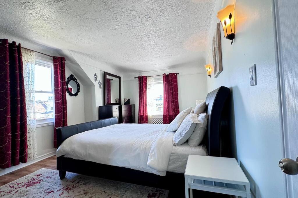 Near The Falls Two Bedroom - 5 Min Walk To Clifton Niagarawatervallen Buitenkant foto