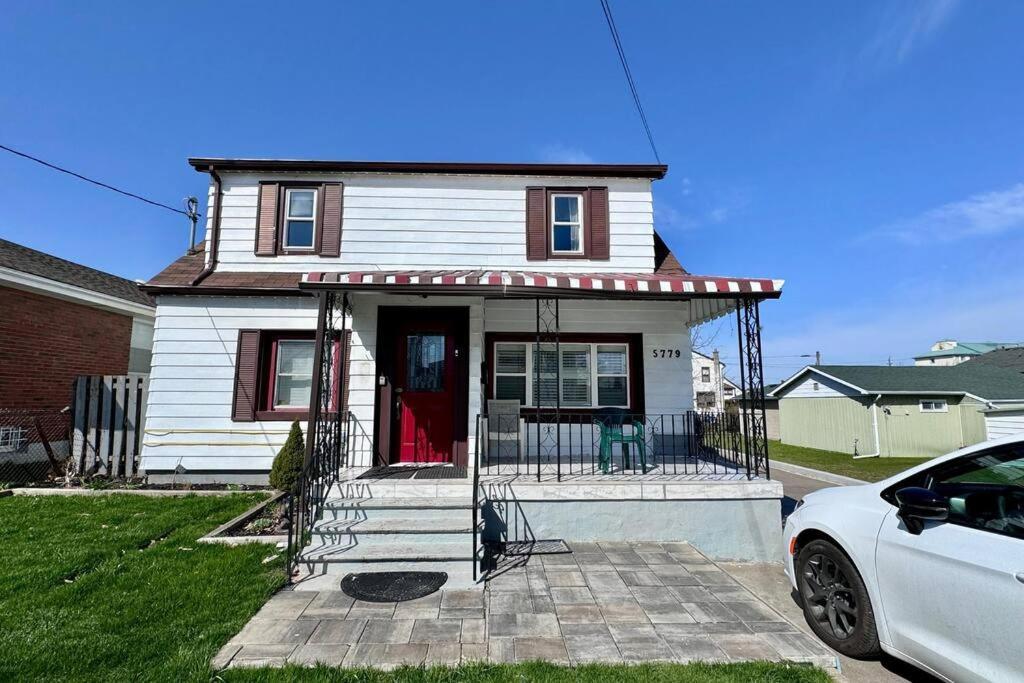 Near The Falls Two Bedroom - 5 Min Walk To Clifton Niagarawatervallen Buitenkant foto