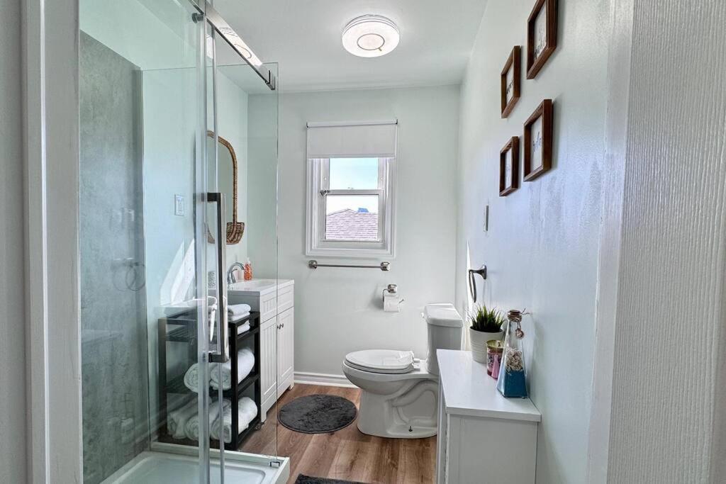 Near The Falls Two Bedroom - 5 Min Walk To Clifton Niagarawatervallen Buitenkant foto