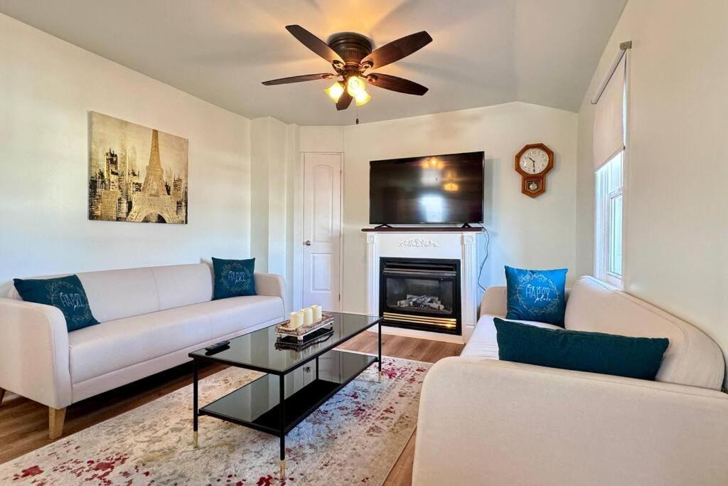 Near The Falls Two Bedroom - 5 Min Walk To Clifton Niagarawatervallen Buitenkant foto